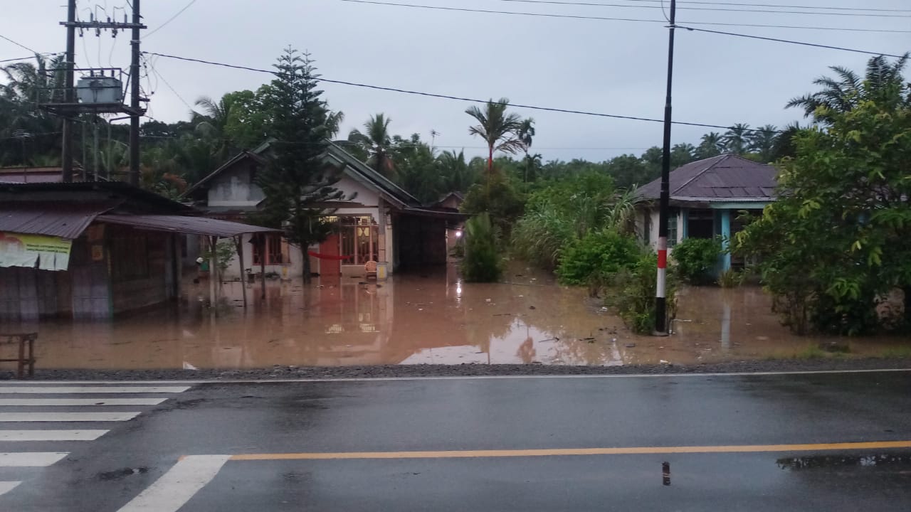 Banjir Dan Longsor Puluhan Rumah Terendam Desa Terisolir