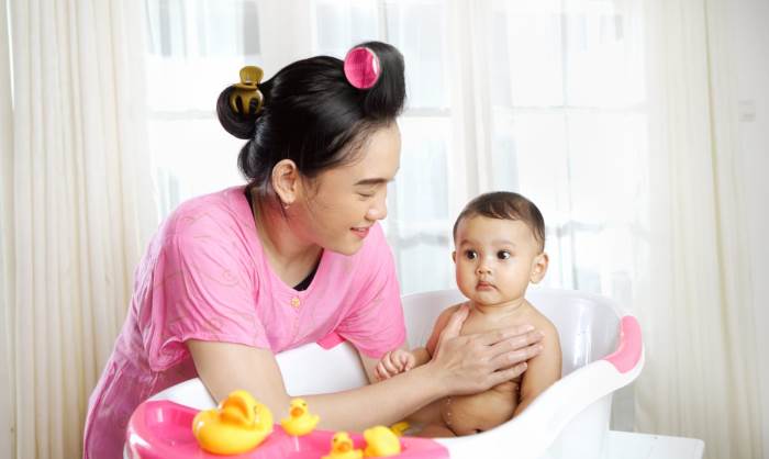 Kondisi Air Seperti Apa yang Baik untuk Memandikan Bayi?