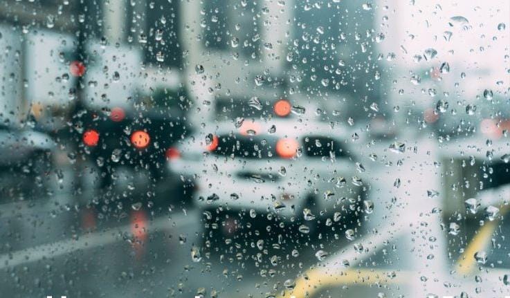 Saat Turun Hujan AC Mobil Harus Menyala, Ini Alasannya 