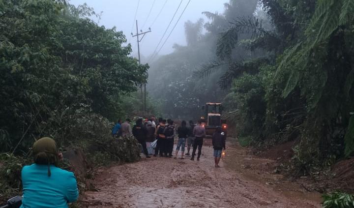 Longsor, Jalan Nasional Curup - Lubuklinggau Tak Bisa Dilintasi 