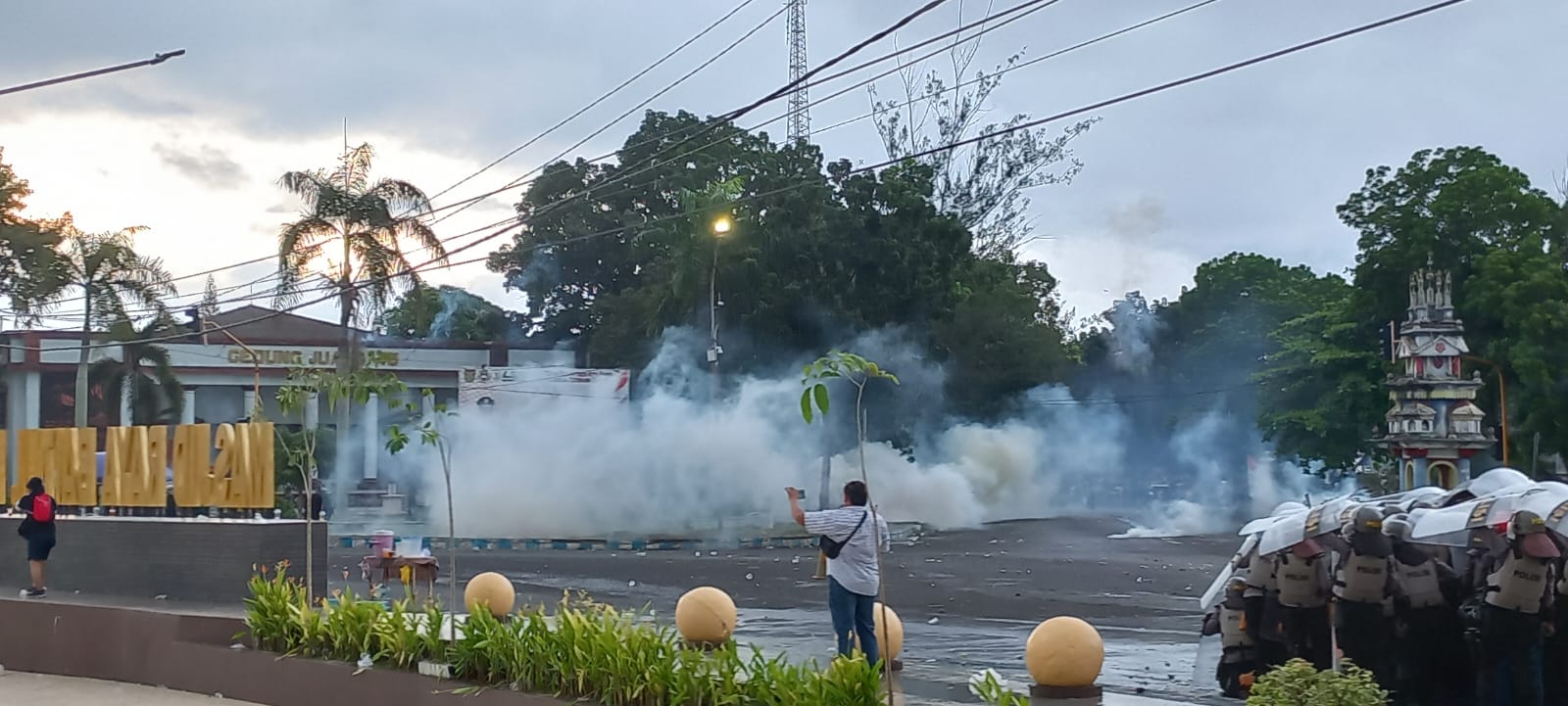 Demo Tolak Kenaikan BBM di Bengkulu Ricuh, Belasan Demonstran Diamankan