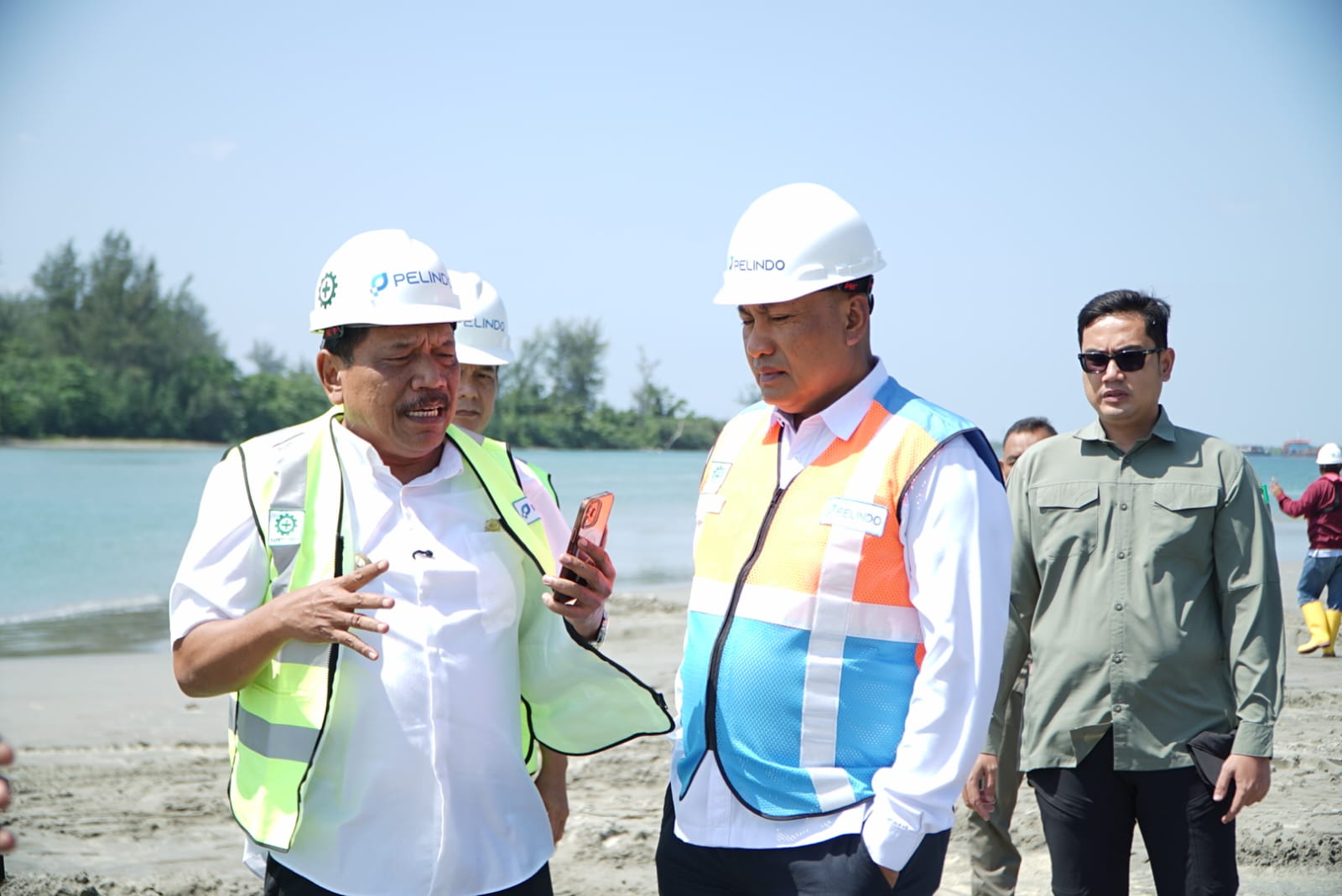 Wagub Bengkulu Tinjau Pengerukan Alur Pulau Baai, Minta Penambahan Ekskavator untuk Percepatan