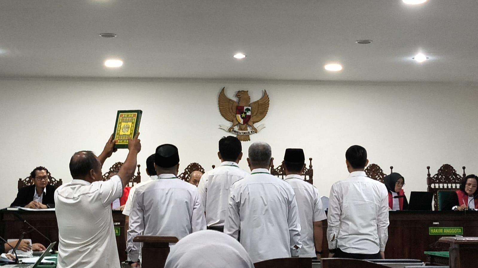 Dugaan Pemerasan Dana Kampanye: Pejabat Akui Galang Dana dan Bagikan Uang untuk Pemenangan Rohidin