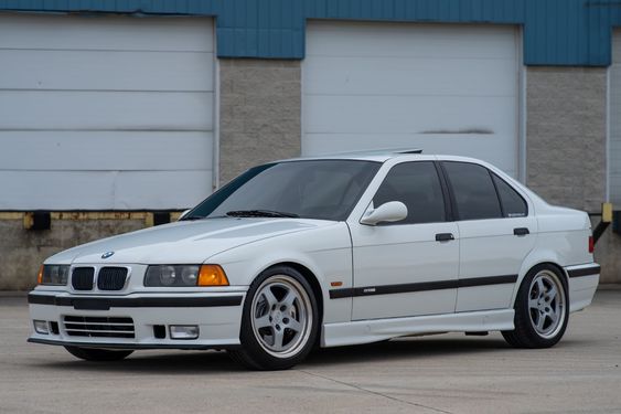 Mengenal Mobil Produksi Tahun 90-an, Simak Spesifikasi dan Harga BMW 3 Series E36