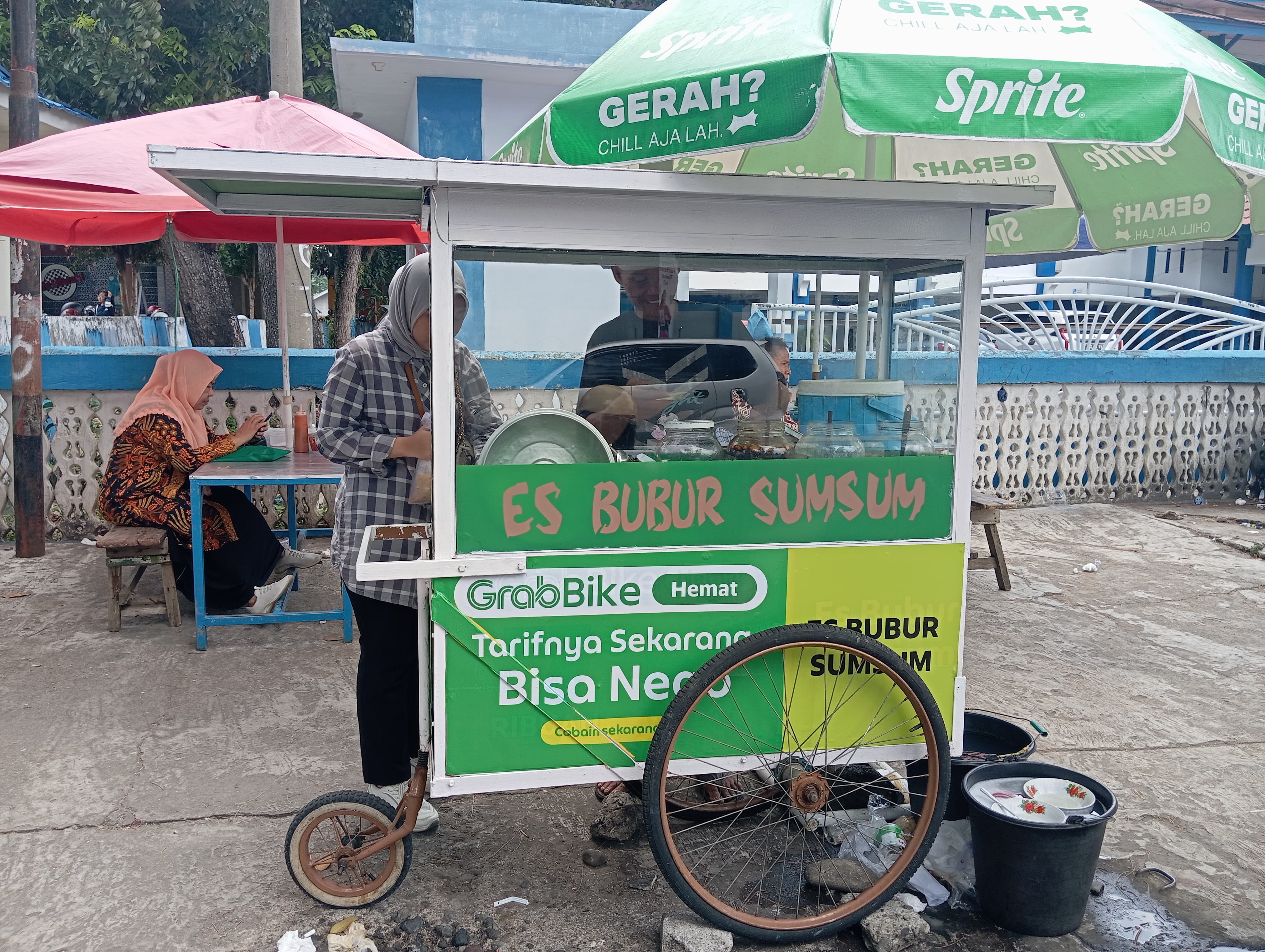 Kelezatan Es Bubur Sumsum Smanda: 27 Tahun Menjadi Kuliner Favorit di Bengkulu