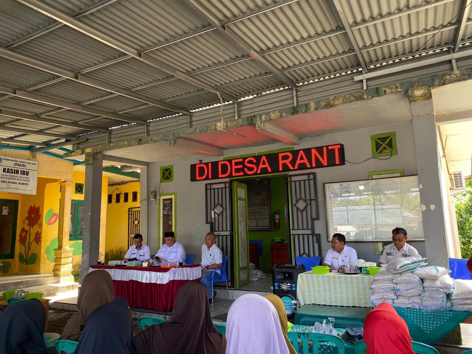 Bupati Tinjau DKP Salurkan CPPD untuk Warga Terdampak Banjir di Kedurang dan Kedurang Ilir