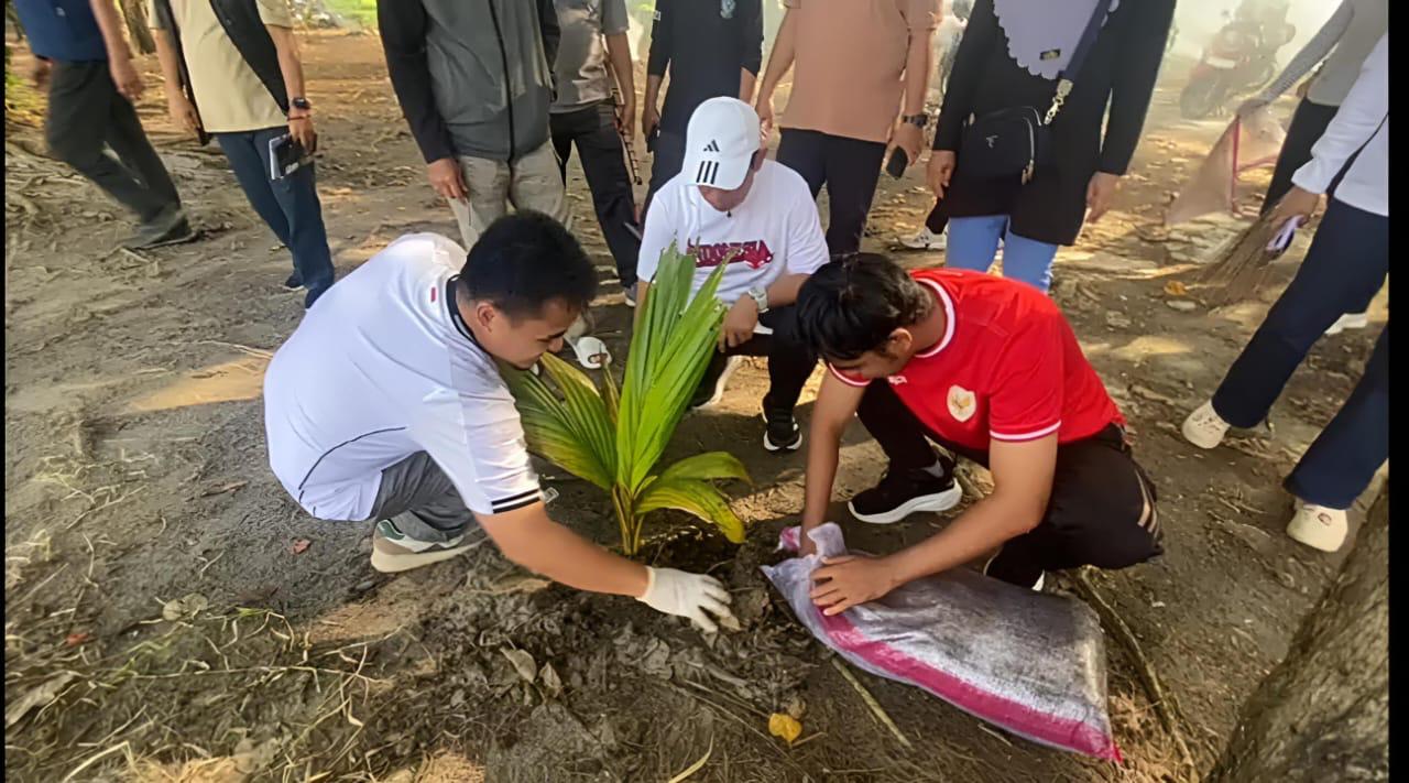 Gotong Royong Pantai Panjang, Wali Kota Bengkulu Tekankan Perawatan Kelapa