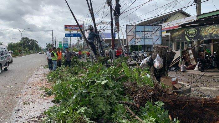 Plt Gubernur Bengkulu Imbau Warga Waspada Hadapi Cuaca Ekstrem, Kurangi Aktivitas Diluar Rumah 