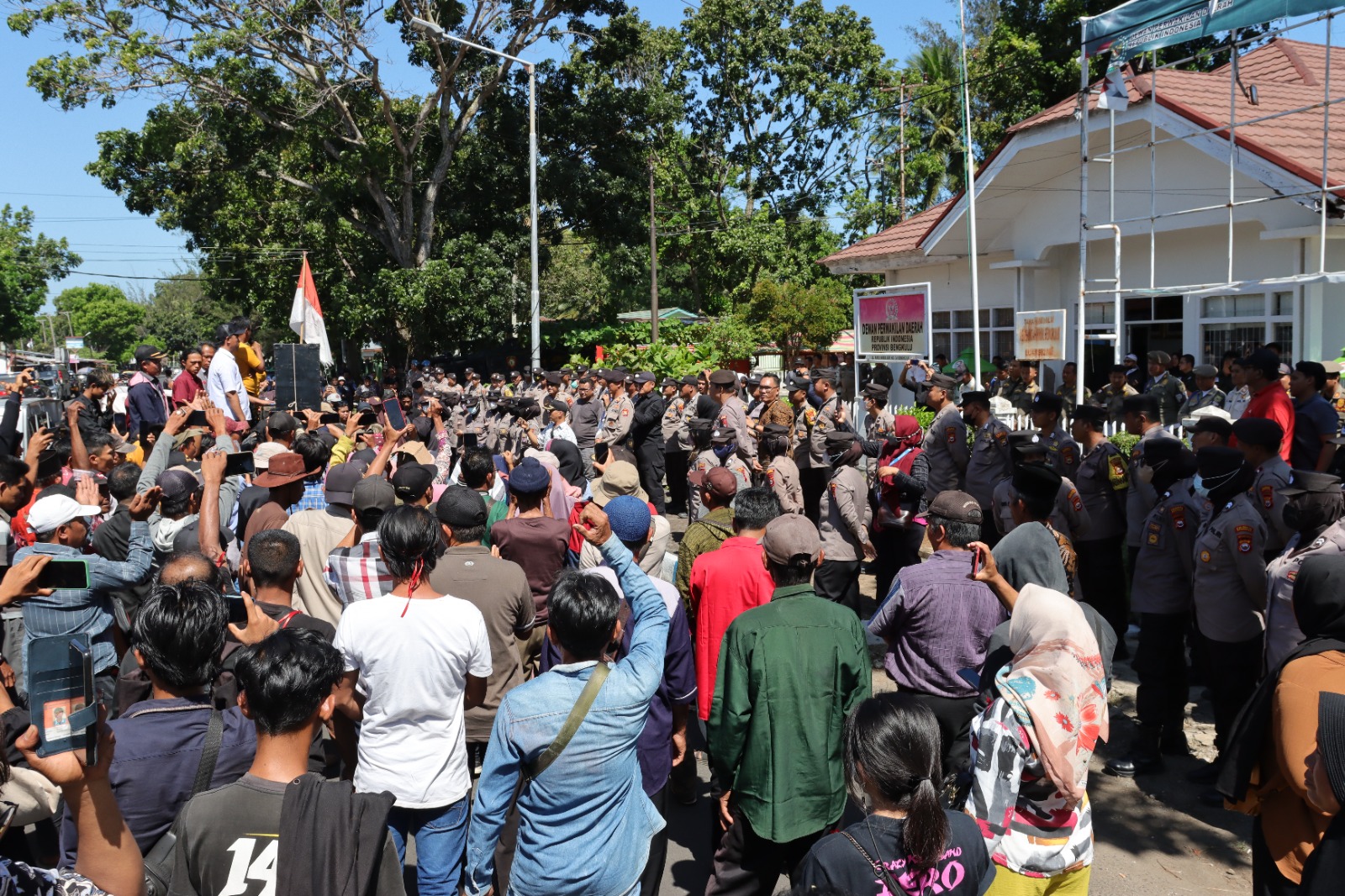 Kantor DPD RI di Bengkulu Didemo Ratusan Petani, Minta Selesaikan Persoalan Ini