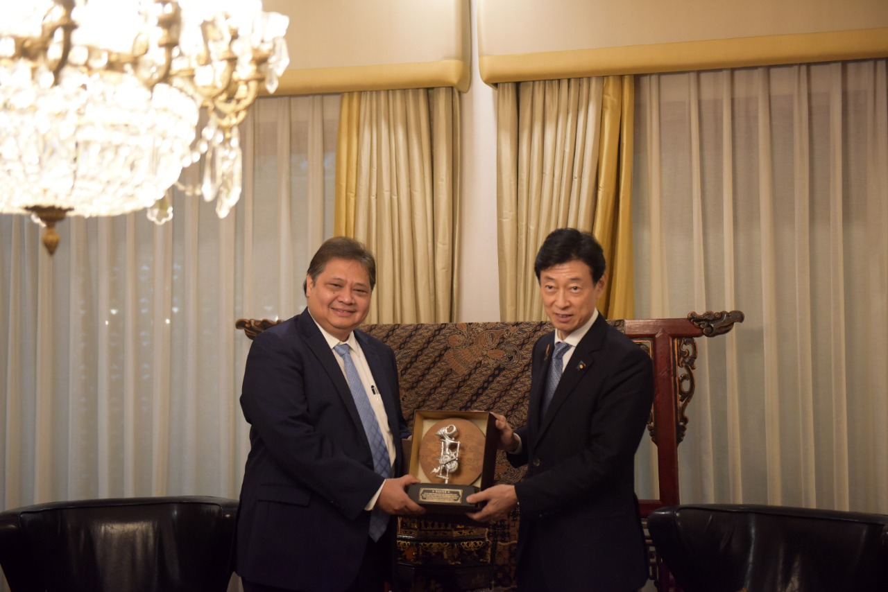 Menteri METI Jepang yang Baru Kunjungi Menko Airlangga dan Bahas Kerja Sama Perdagangan, Investasi, IPEF hingg