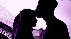 Mencium Istri Saat Puasa, Begini Hukumnya dalam Islam 
