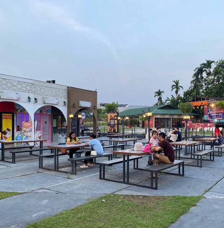 Berburu Kuliner Lezat di One Street Food Icon Kota Pekan Baru Riau