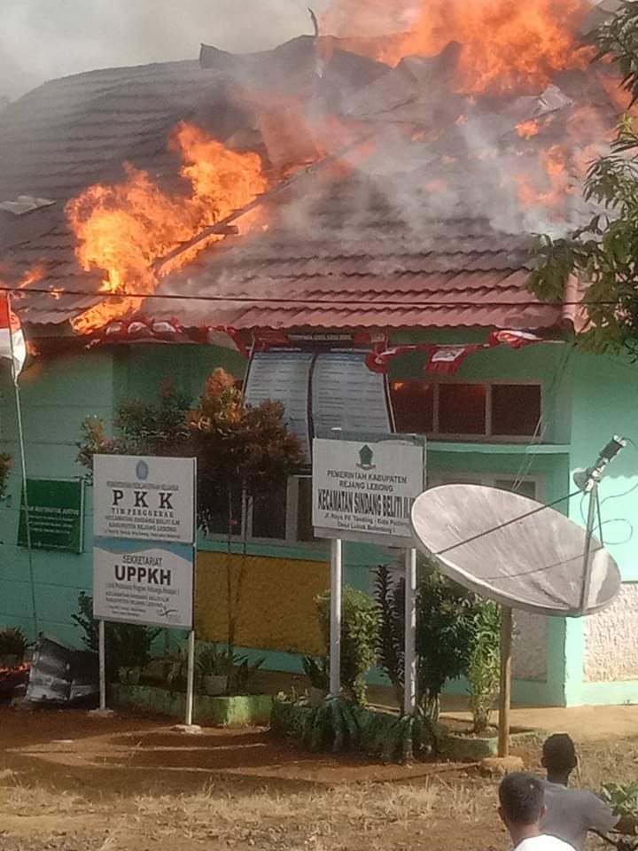 Kantor Camat Terbakar