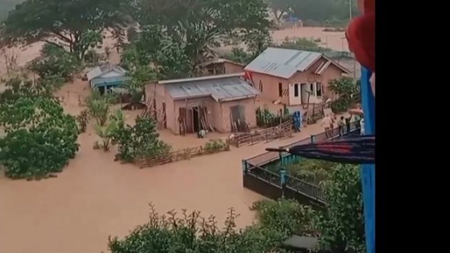 Diterjang Banjir Bandang, Jalan Lahat - Pagar Alam Ditutup Sementara   