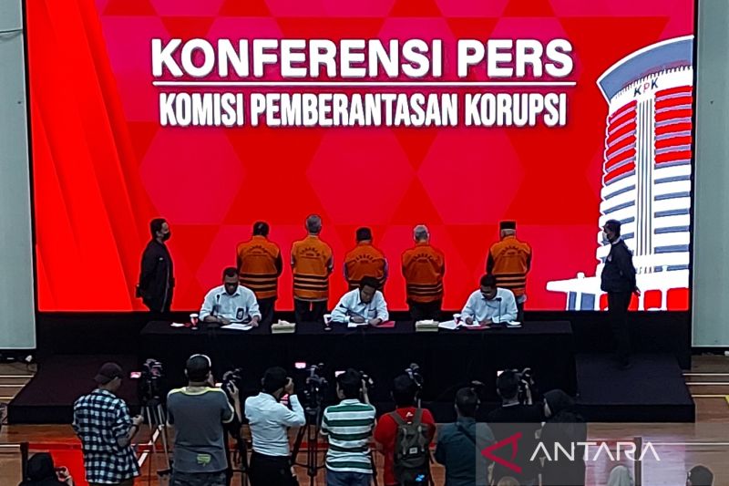 KPK Tetapkan 28 Mantan Dewan Tersangka Kasus Uang 'Ketok Palu' Jambi, 15 Orang Langsung Ditahan