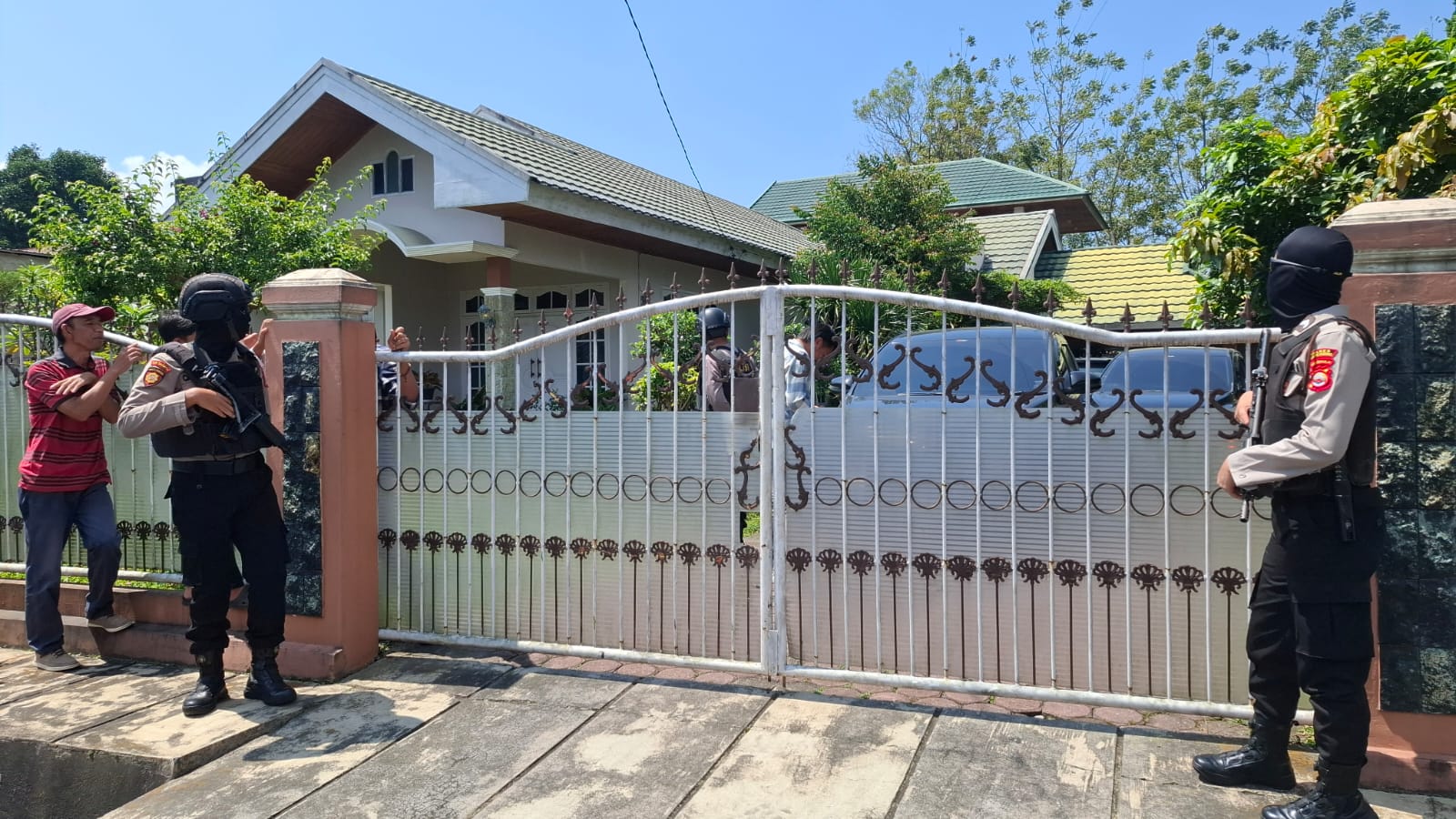 KPK Geledah Serentak 3 Lokasi di Rejang Lebong, Dua Koper Barang Bukti Disita