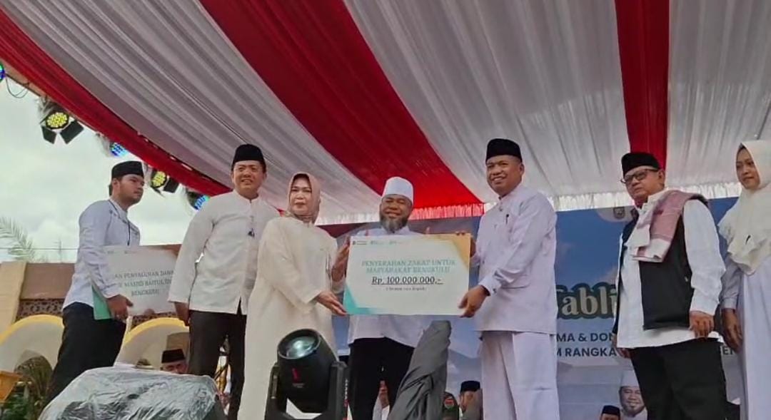 BSI Salurkan Zakat Rp100 Juta Lewat BAZNAS Bengkulu di Tabligh Akbar 