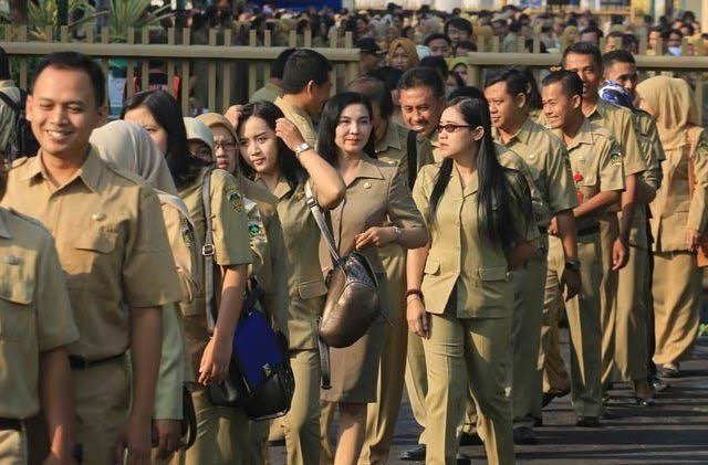 AWAS! ASN Dilarang Like, Komentar dan Follow Akun Sosmed Capres, Ini Sanksinya