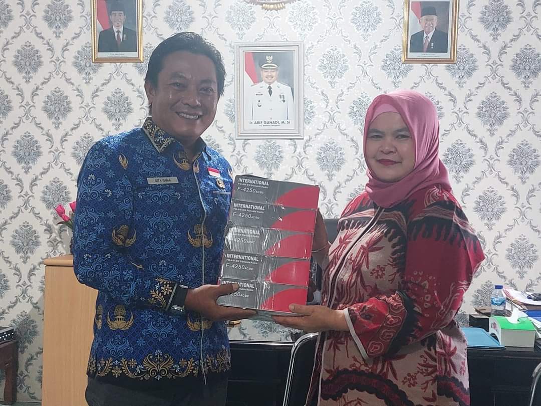 KPID dan Pemkot Bengkulu Distribusikan Radio untuk Dukung Radio Akademi