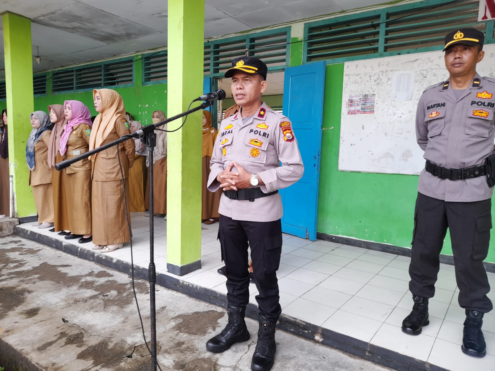 Cegah Tawuran, Kapolsek Teluk Segara Sambangi Sekolah