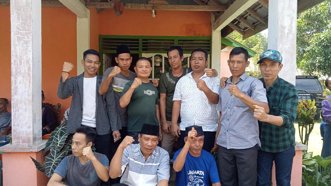 Puluhan Warga Jemput Pembebasan 13 Orang Petani Air Palik Bengkulu Utara, Perjuangan Mengusir PT BRS Berlanjut