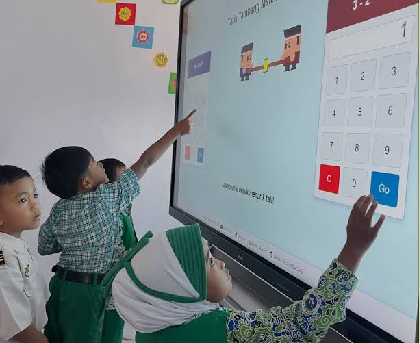 Sekolah di Kota Bengkulu Bakal Dapat Tambahan Panel Interaktif Digital