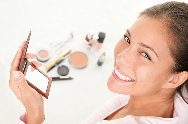 Make-up Tetap Awet untuk Kulit Wajah Berminyak