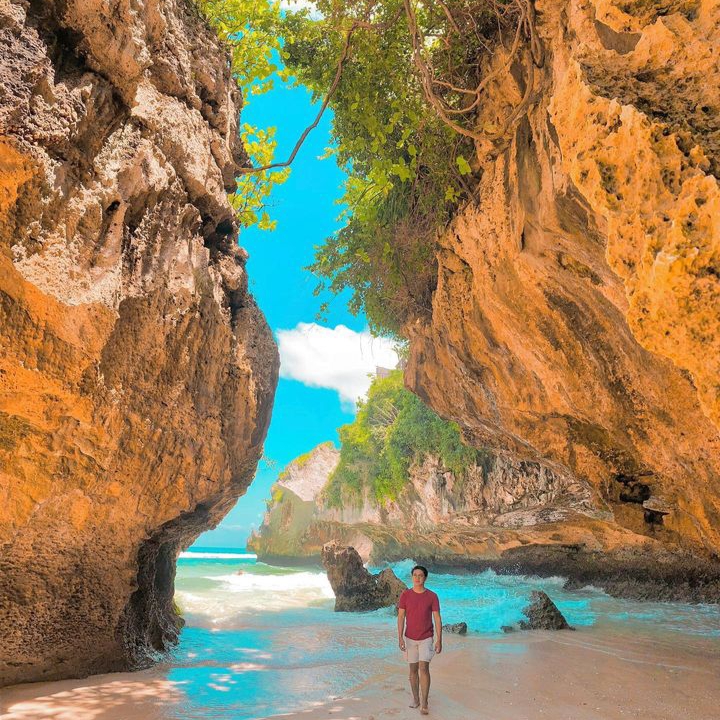  Pantai Suluban, Surga Tersembunyi di Ujung Tangga Bali