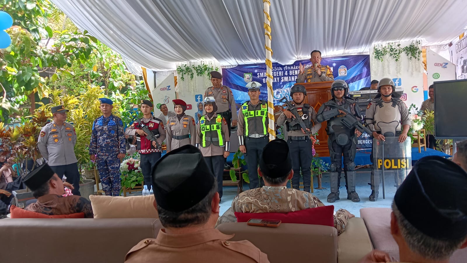 Hadir di HUT SMAN 4 Bengkulu Selatan, Kapolres AKBP Awilzan Hadirkan Polisi Bersenjata Api