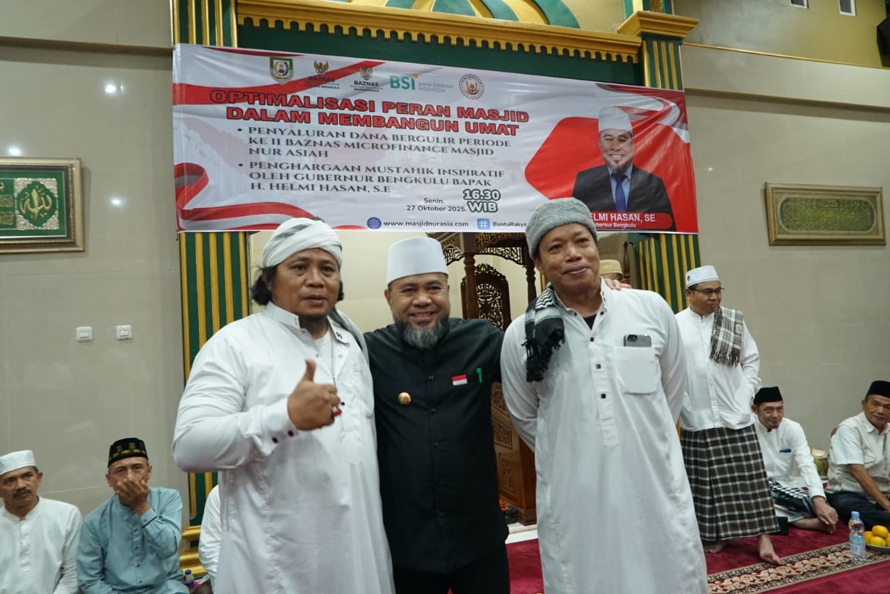Jadikan Masjid Sentra Perekonomian Masyarakat, Gubernur Helmi Serahkan Bantuan Dana Bergulir BAZNAS ke Masjid