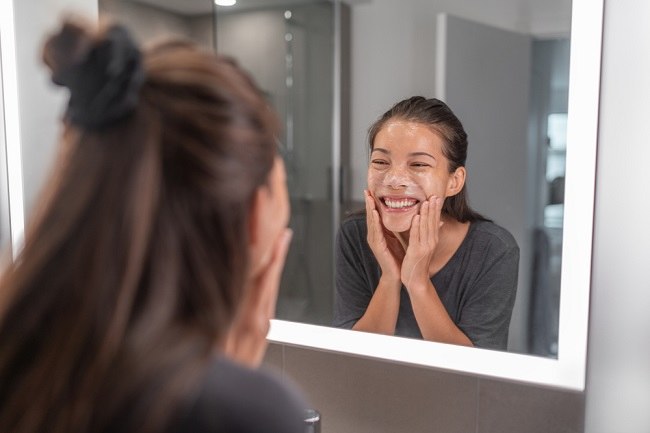 Ini Dia Manfaat Milk Cleanser untuk Kesehatan dan Kecantikan Kulit