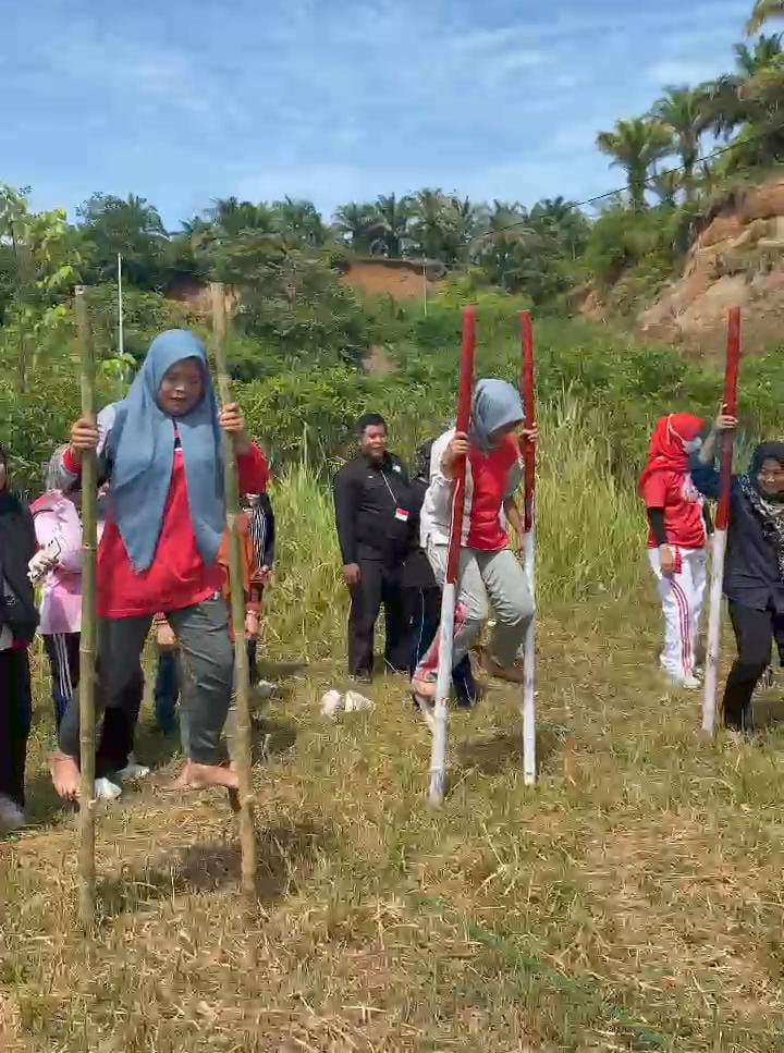15 Tim dari 12 OPD Bersemangat Ikuti Lomba Enggrang