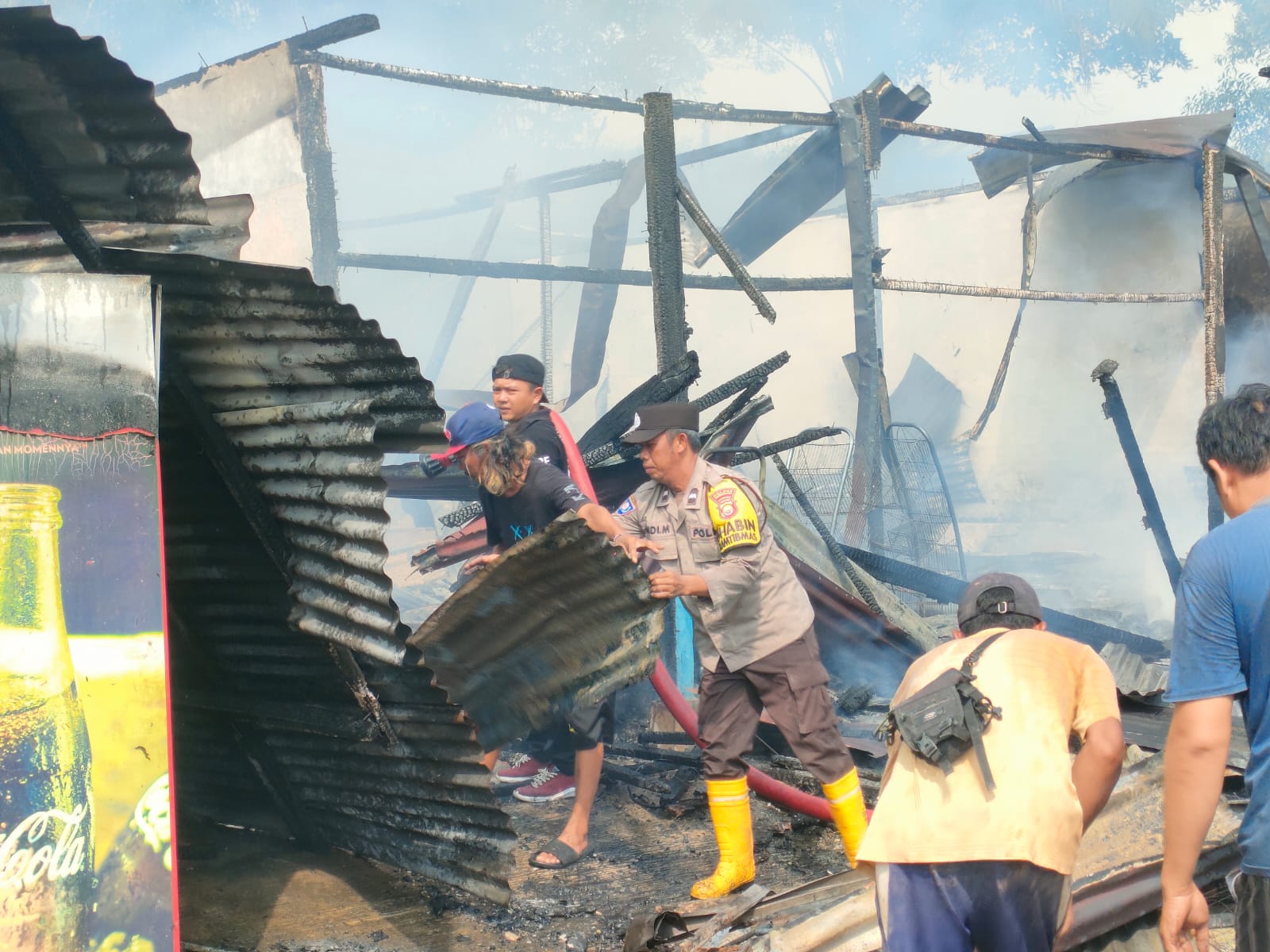 Diduga Korsleting Listrik, 5 Ruko Semi Permanen di Bukit Indah Bengkulu Utara Terbakar 