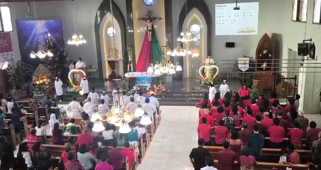 Khidmatnya Perayaan Natal di Gereja Tertua di Provinsi Bengkulu