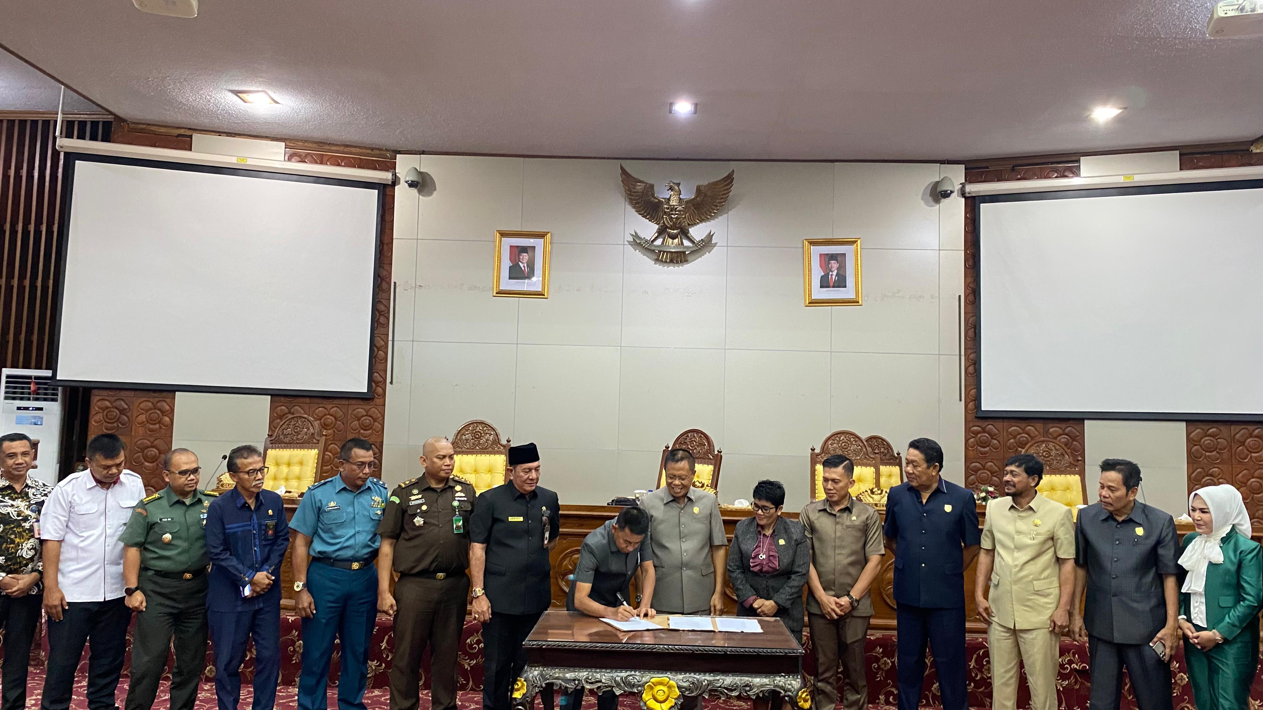 DPRD Provinsi Bengkulu Umumkan Helmi - Mian Gubernur dan Wakil Gubernur Bengkulu 