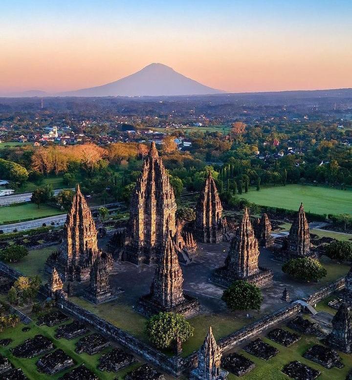 Mengunjungi Candi Prambanan, Destinasi Wisata Sejarah Hindu Kuno di Sleman Yogyakarta 