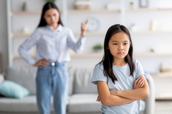 Orang Tua Harus Tahu, Ini Dia Penyebab Anak Pendiam dan Cara Menghadapinya 