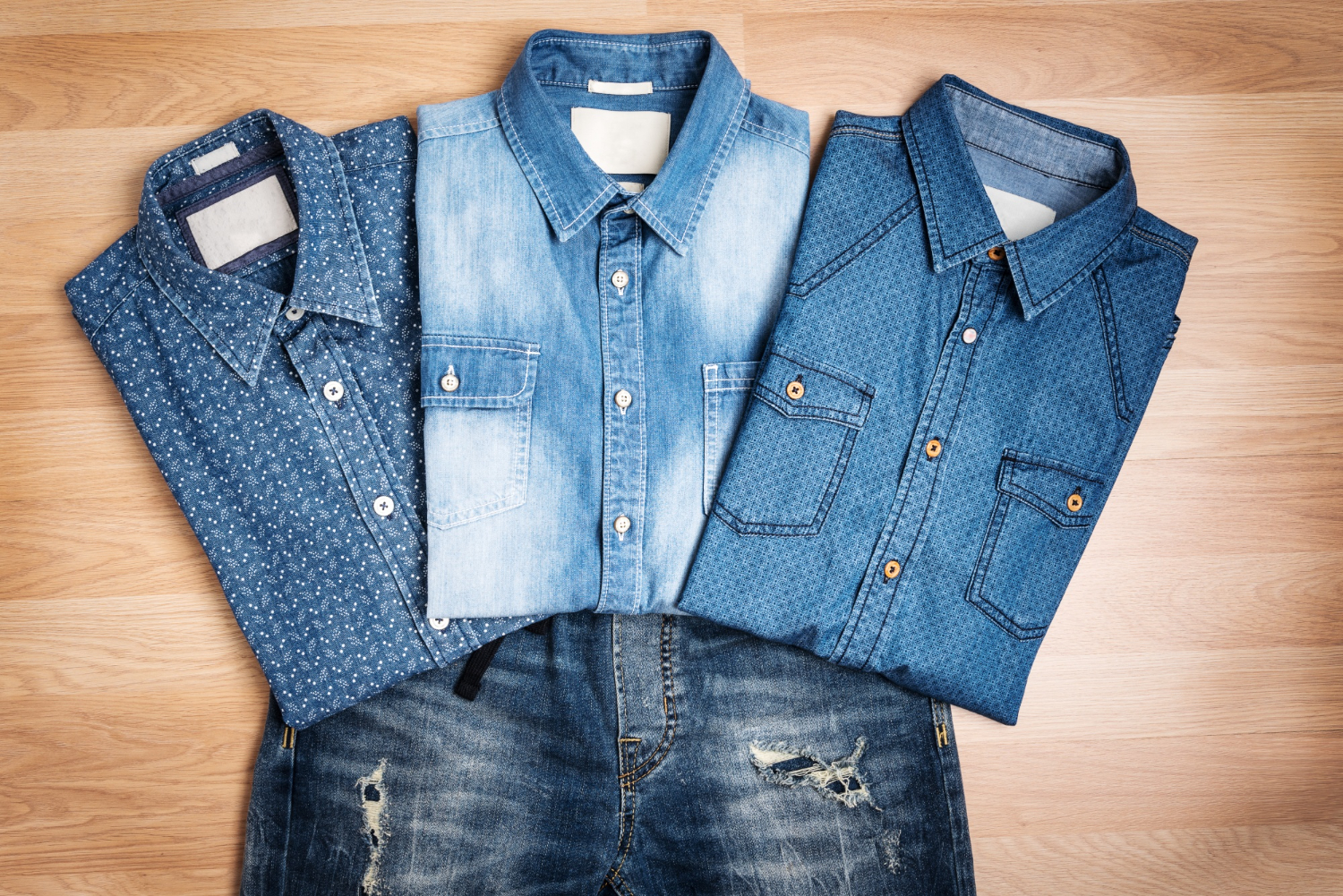 Baju Denim Tidak Perlu Sering Dicuci, Benarkah? Ini Cara Merawatnya