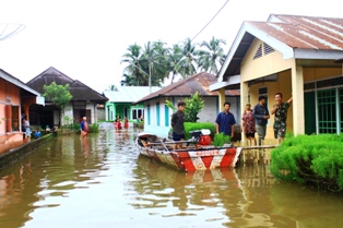Dua Rumah Ambruk, Ratusan Tenggelam, Banjir Landa 4 Kabupaten