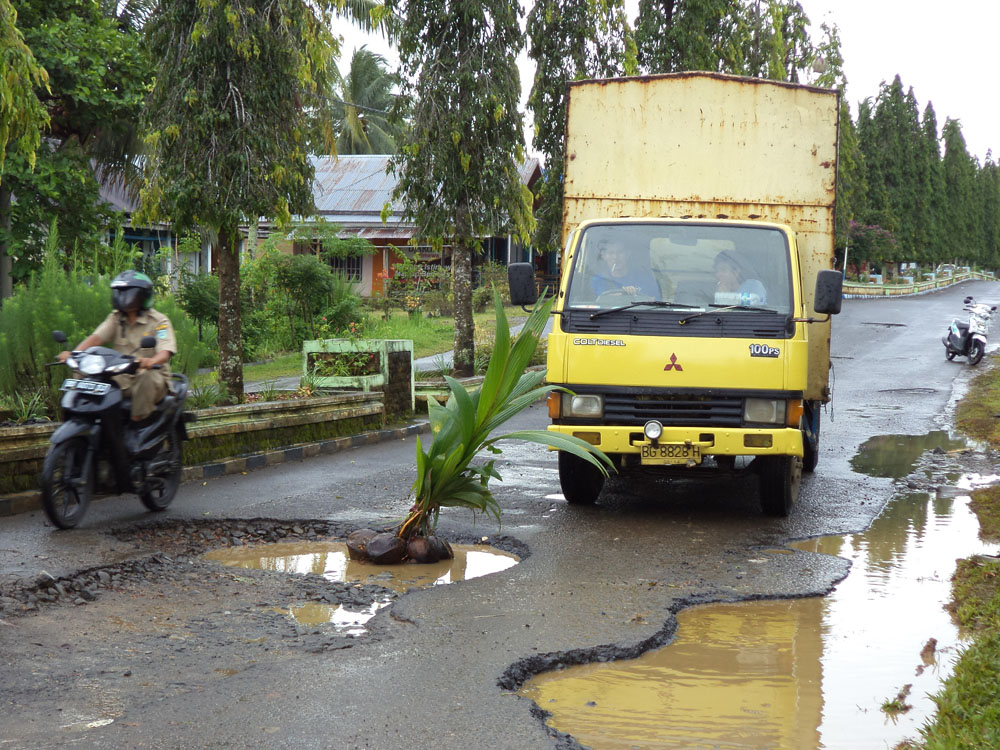 Jalan Hotmik Rusak