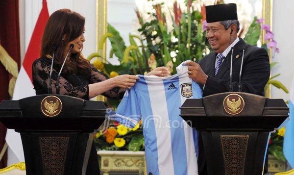 SBY Ingin Argentina Bantu Sepakbola Indonesia