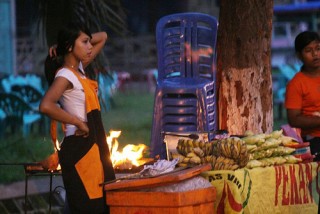 Pedagang Pantai Ngadu ke Dewan