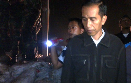 Bangun Tanggul, Jokowi Minta Tambahan Personel ke Kodam Jaya