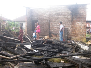 Masak Mie, Rumah Terbakar