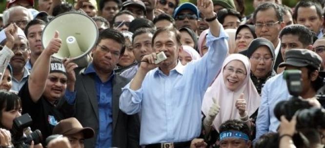 Puluhan Ribu Massa Oposisi Banjiri Kuala Lumpur, Arab Spring Menjalar ke Malaysia?