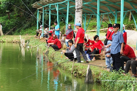 BE Gelar Lomba Memancing Bersama Keluarga Besar