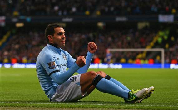 Gol Toure-Tevez Bawa City Jungkalkan Chelsea, 2-0