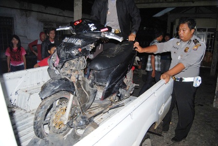 Tabrak Mobil Berhenti, Pelajar Tewas