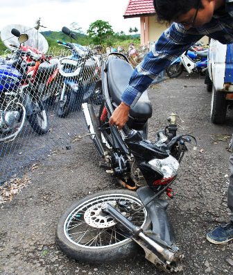 Adu Kambing, Pelajar Lurat