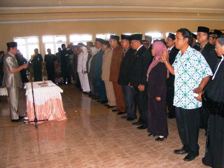 Mutasi Besar, 2 Pejabat Diparkir